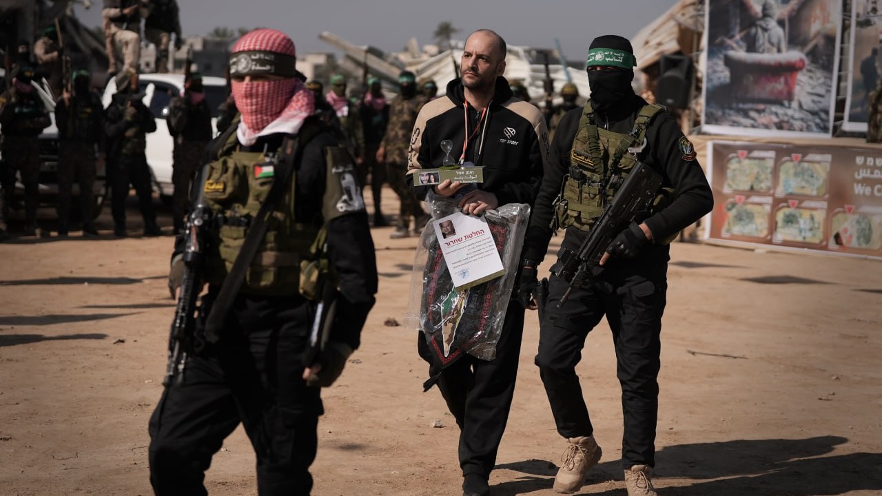 Hamas to exchange six captives, four bodies for 502 Palestinian prisoners
