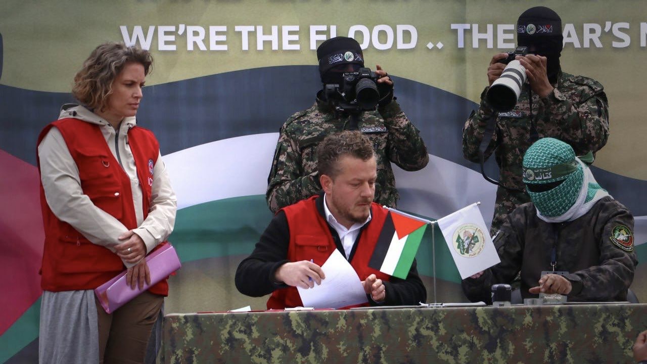 Hamas delays release of captives due to Israel’s violations of ceasefire terms