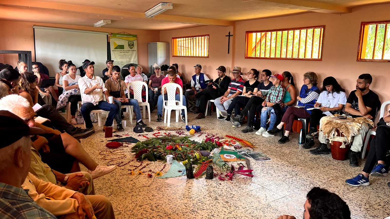 Humanitarian caravan advances in Colombia with more than 100 social organizations