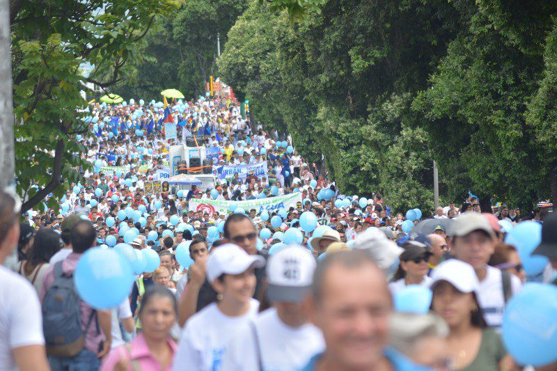 Tens of thousands of Colombians march in defense of water and life