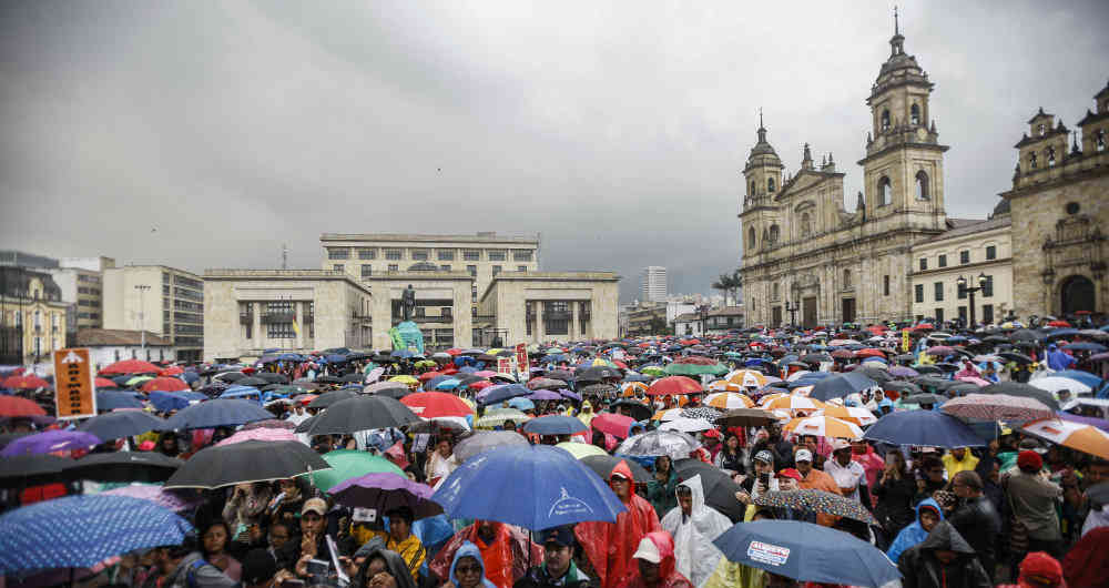 Over 35,000 Colombian teachers march to Occupy Bogotá demanding support for education