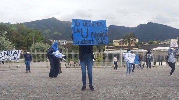 University students and professors in Ecuador protest against budget cuts