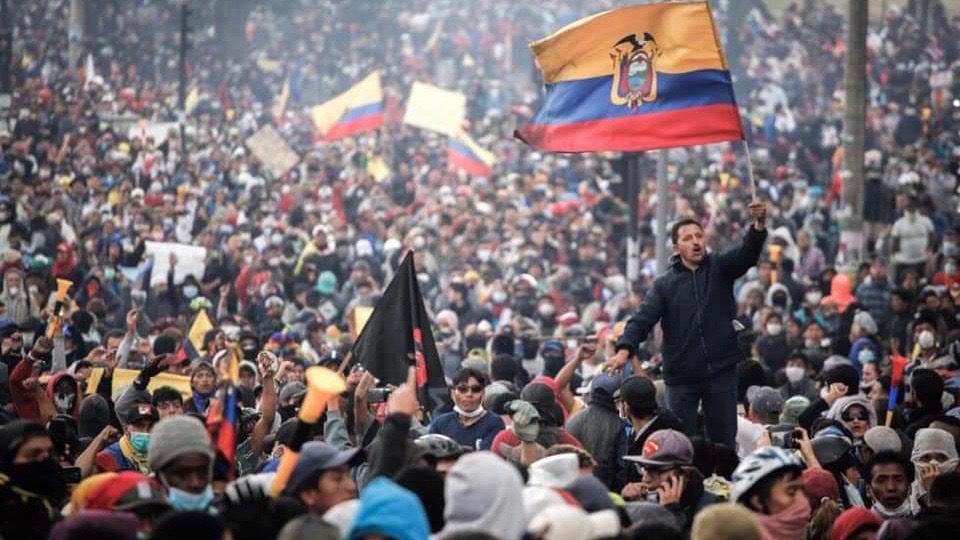 Lenín Moreno declares curfew and militarization of Quito