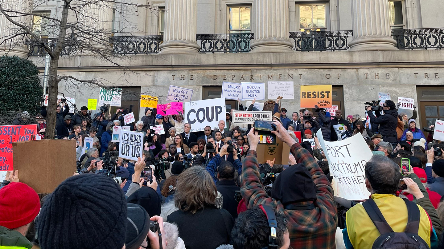 Trump and billionaire-led cabinet continue attacks on federal workers