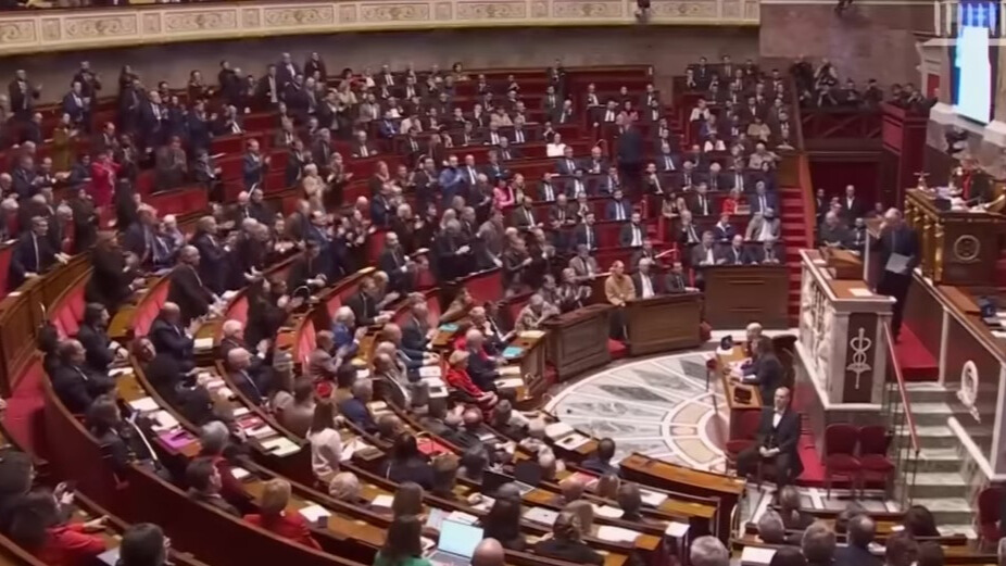 No-confidence vote overthrows French prime minister Barnier