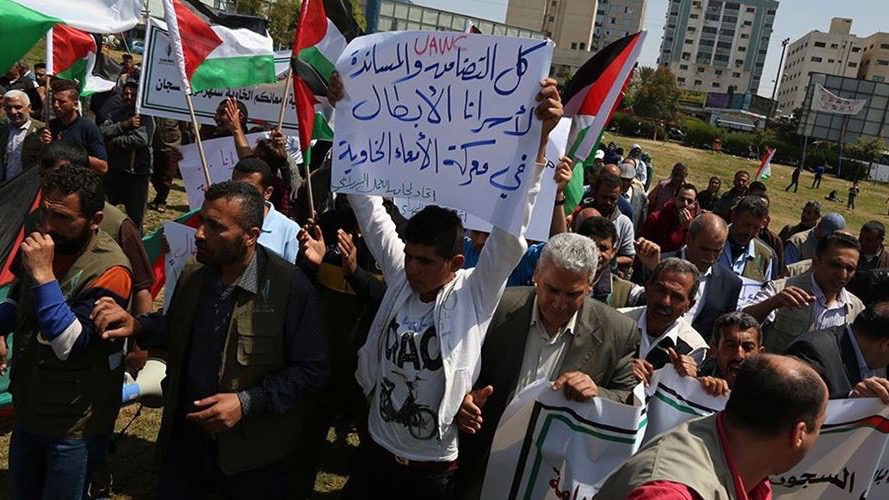 Palestinian detainees launch hunger strike against administrative detention