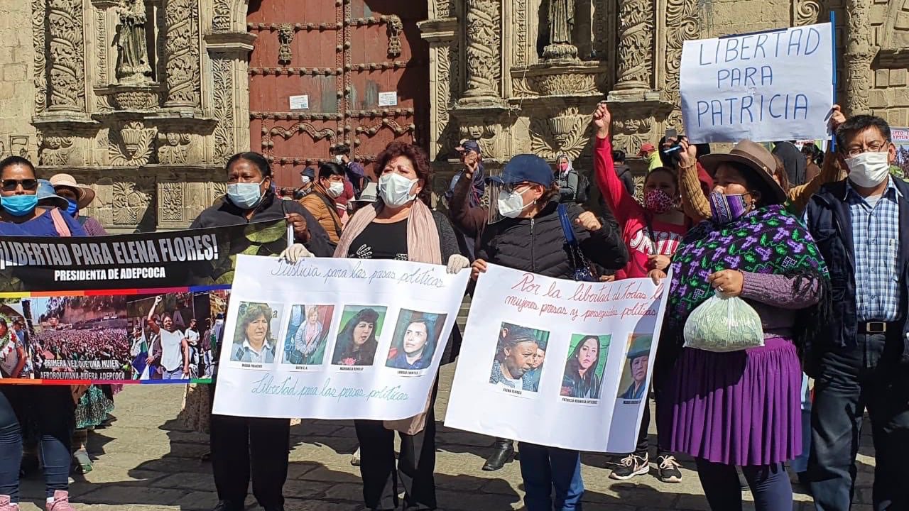 Bolivians demand freedom for female political prisoners and immediate general elections