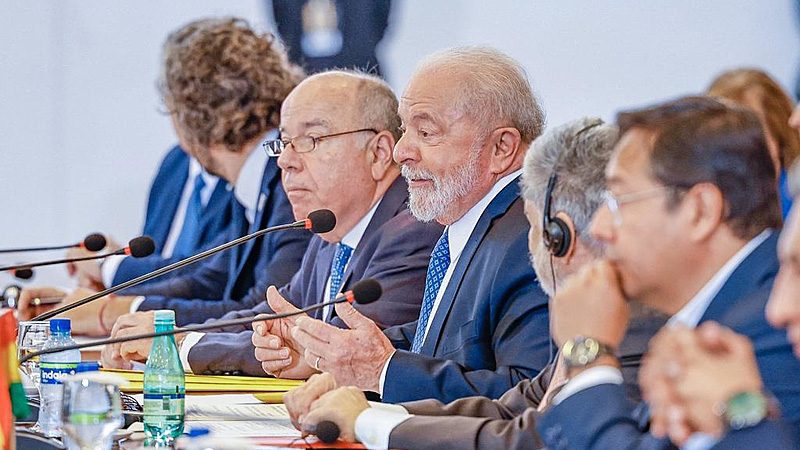 Lula calls for group to discuss cooperation model with South American presidents