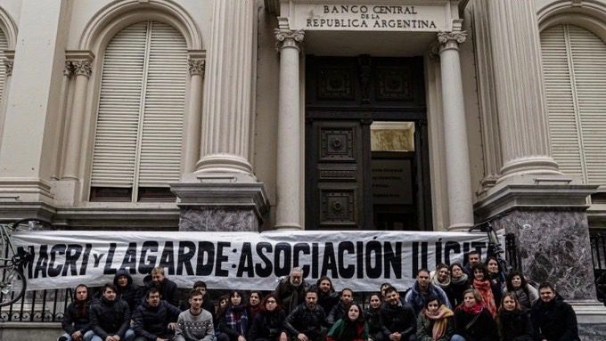 Argentine social leader files a lawsuit against the President over IMF agreement