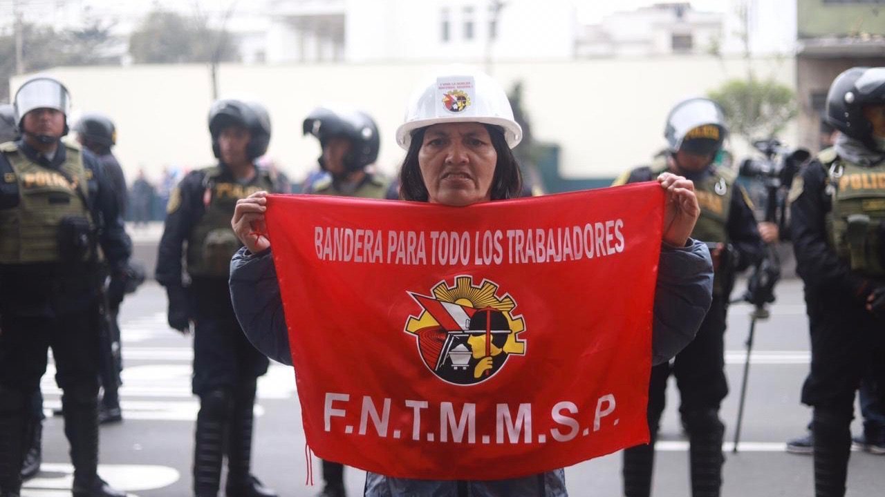Peruvian mining industry workers begin an indefinite general strike