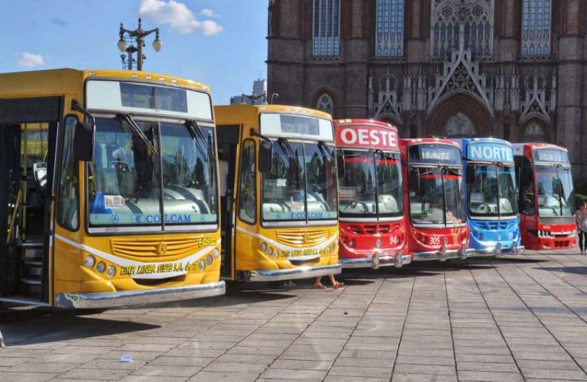Argentine public transport workers fight for wage increase