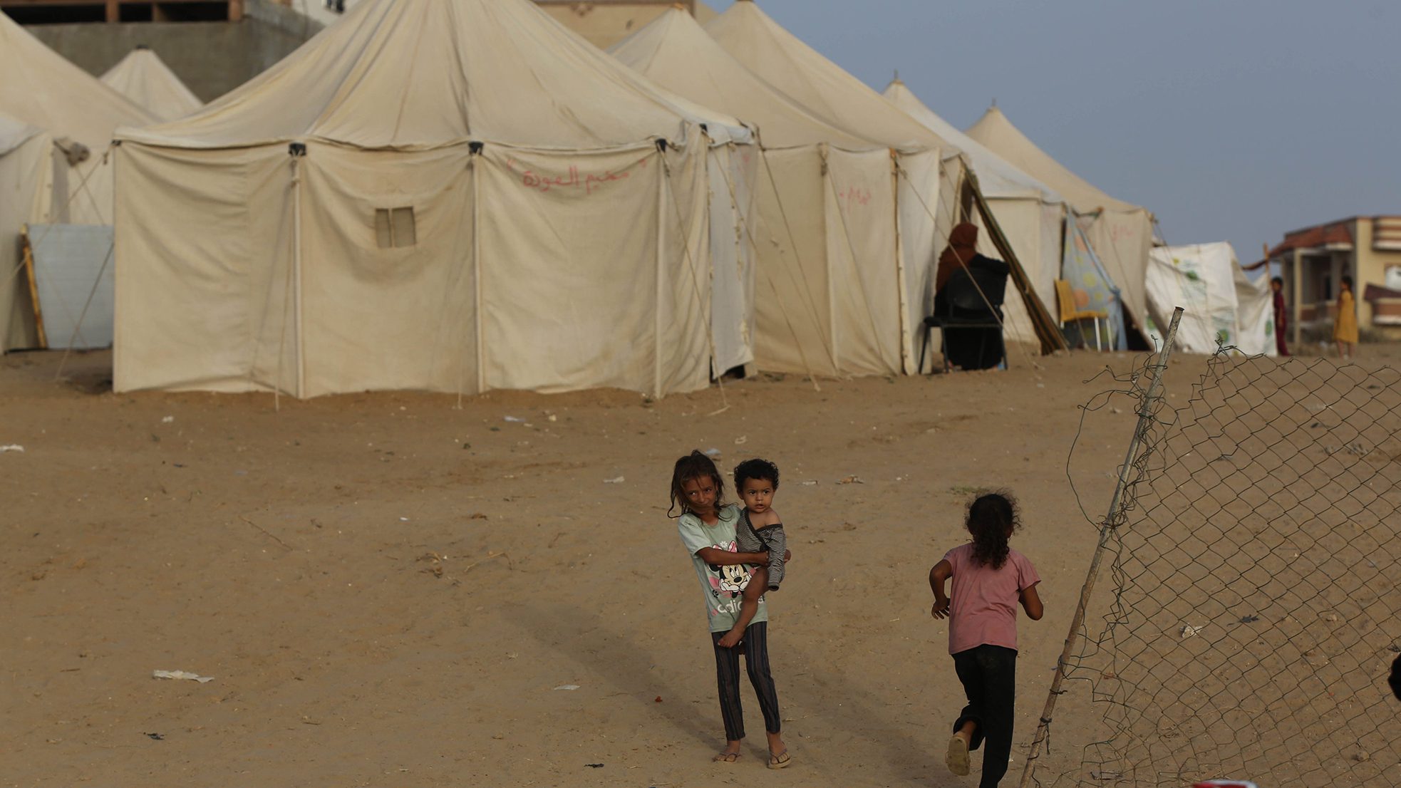 Heat brings more health risks to Gaza Strip