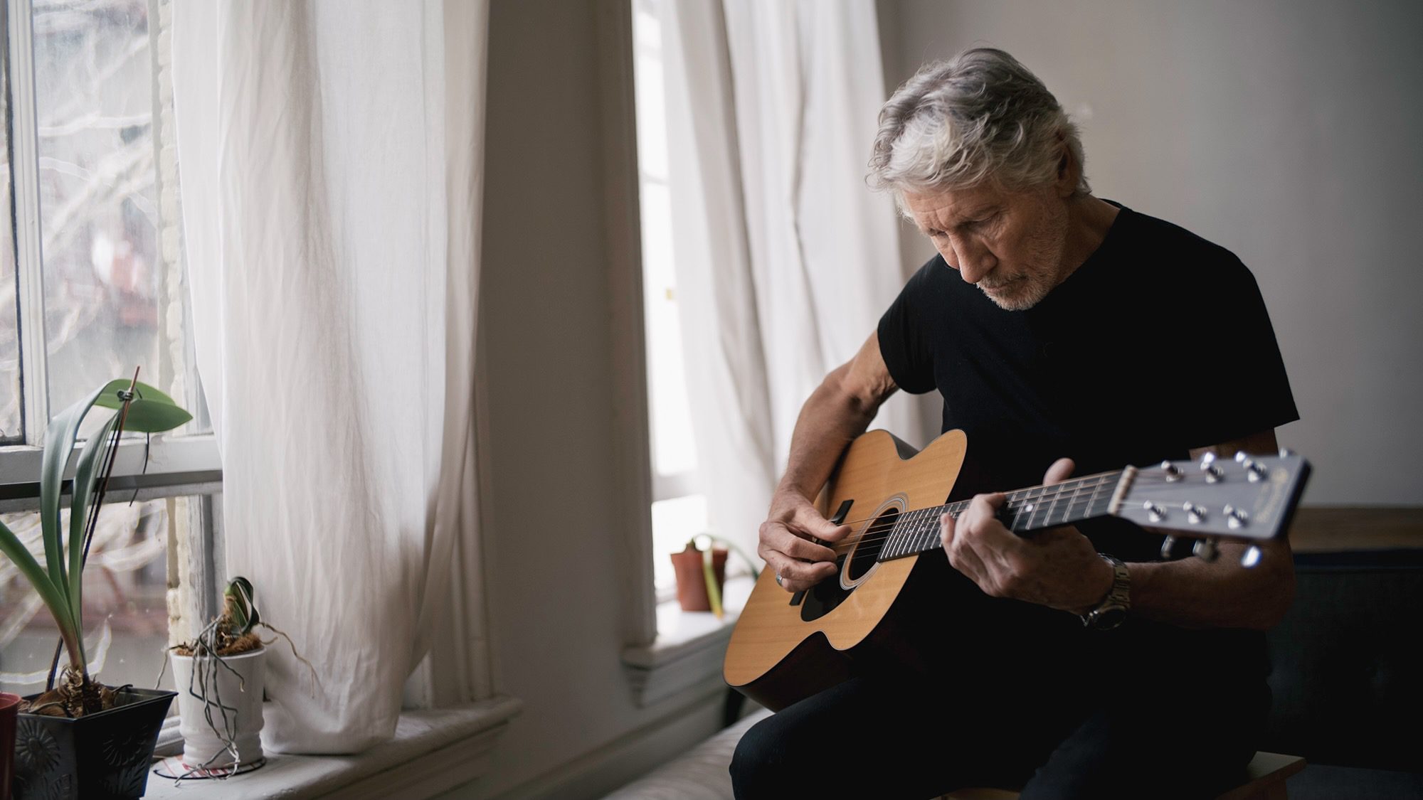 Roger Waters pens letter in support of the Colombian people