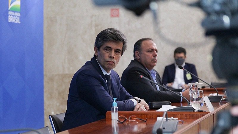 In less than a month, Brazil sees two health ministers leave office