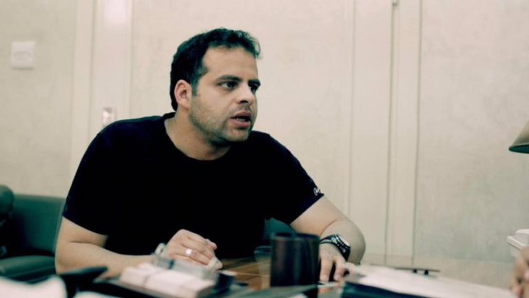 Israeli security forces arrest Palestinian journalist in night raid