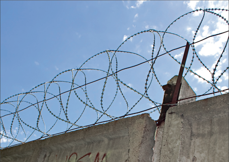 29 years after fall of Berlin Wall, Europe has 1,000 km of walls to stop refugees
