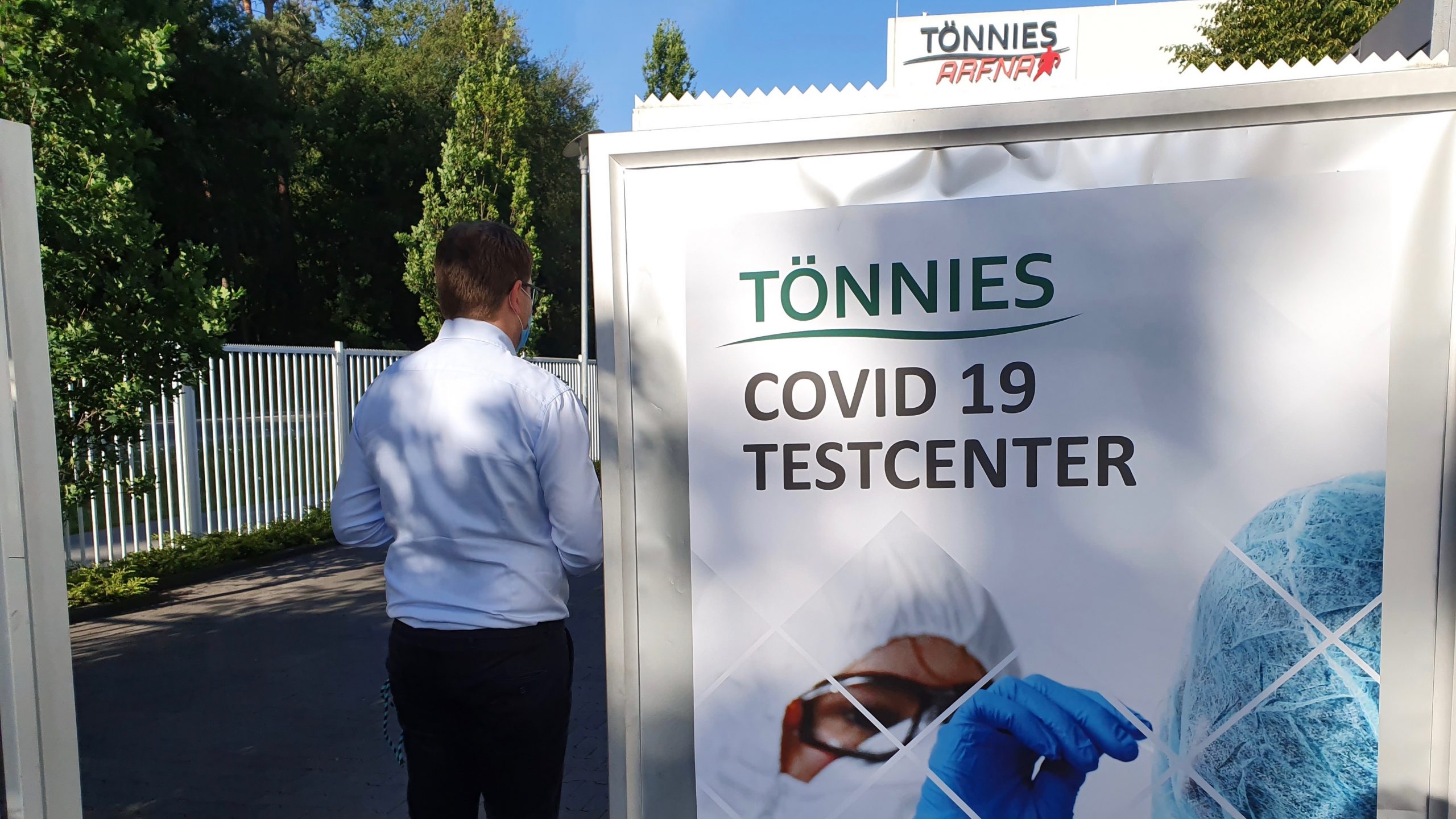 German Left alleges government complicity in COVID-19 outbreak at meat plant