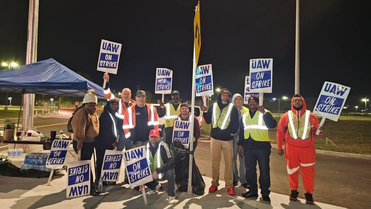 UAW continues to fiercely “stand up” despite company attacks