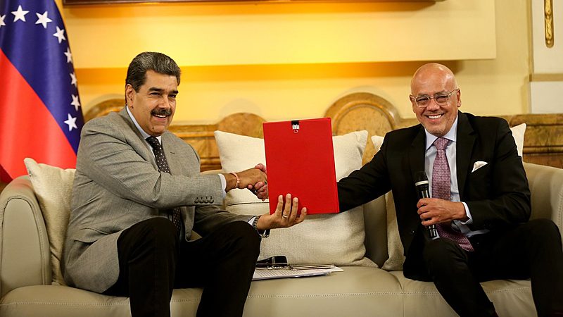 US announces temporary suspension of sanctions against Venezuelan oil and gas