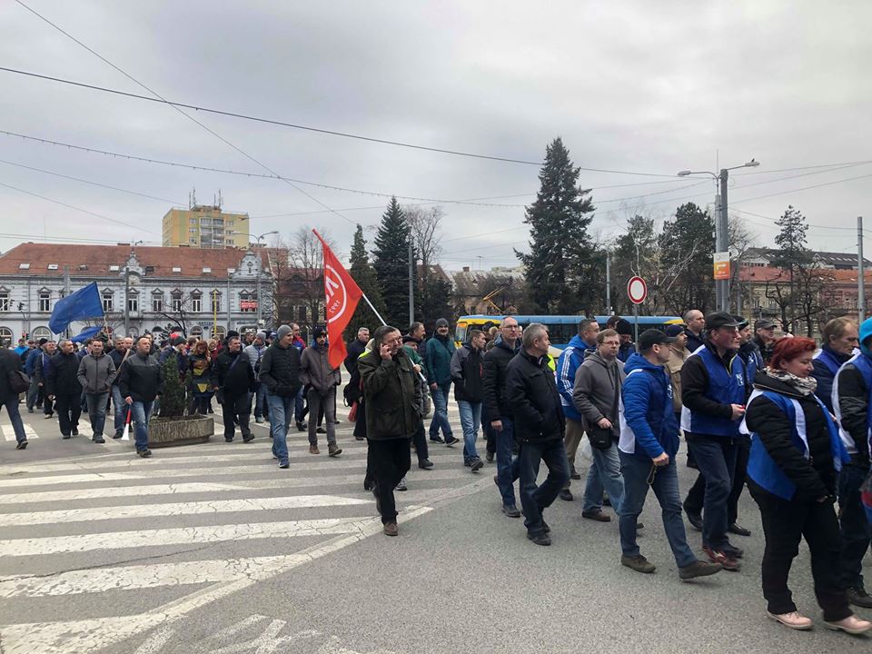 Slovak workers march seeking greater wages