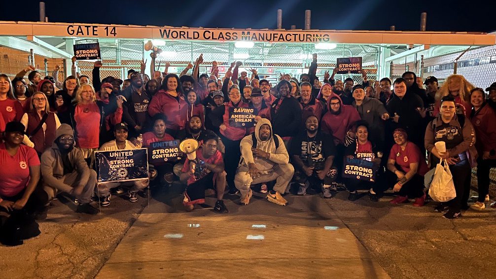 US autoworkers go on strike, call on all workers to “stand up!”