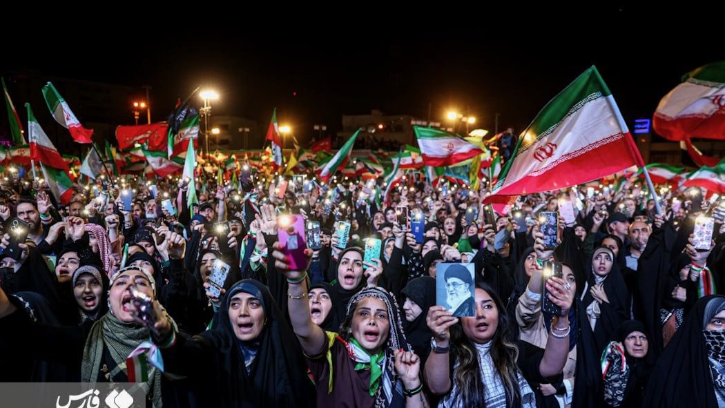 Protestors wave Iranian flags