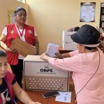 Voting Peruvian elections