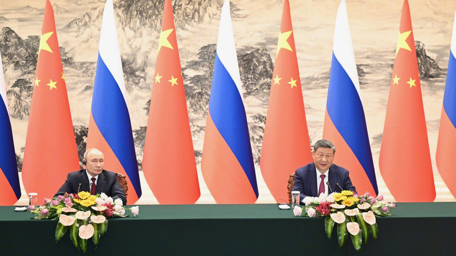 Chinese President Xi Jinping and Russian President Vladimir Putin jointly met the press at the Great Hall of the People in Beijing