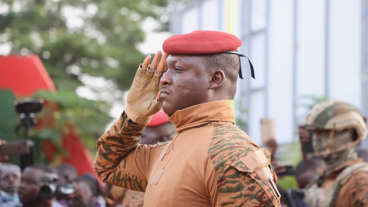 Captain Ibrahim Traoré gives a salute