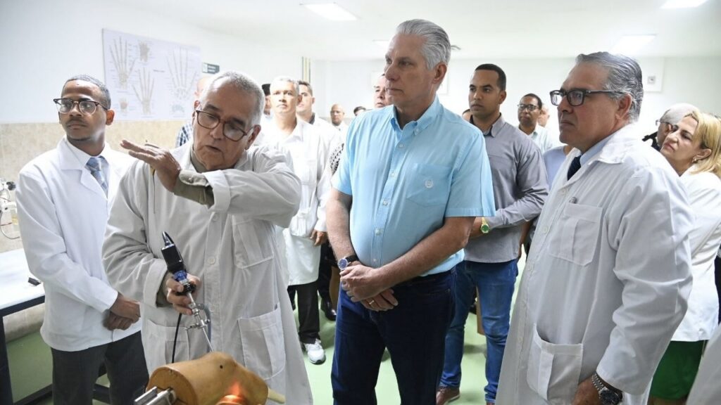 Miguel Diaz Canel visiting a hospital