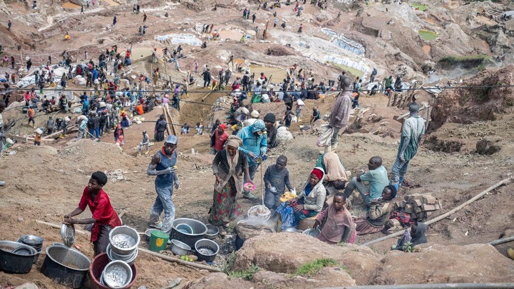 Miners working at the D4 Gakombe coltan mine