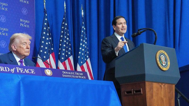 Marco Rubio speaks at podium