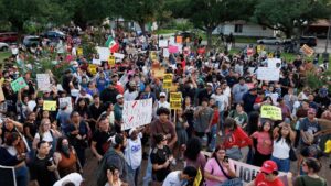 Large crowd gathers in protest in Houston