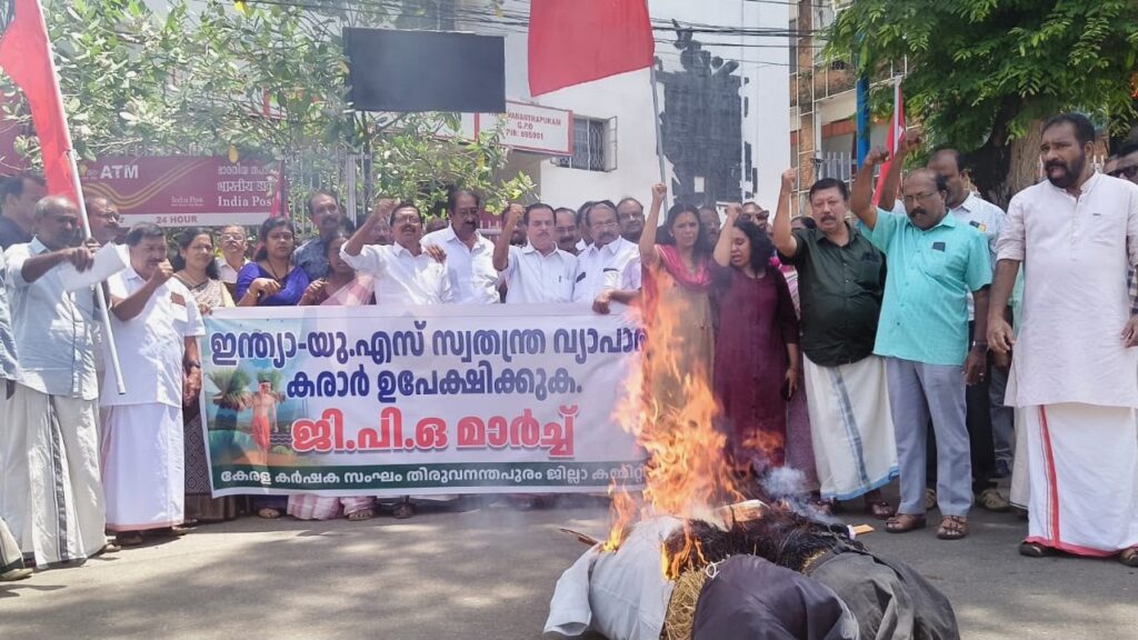 Farmers in India burn effigy