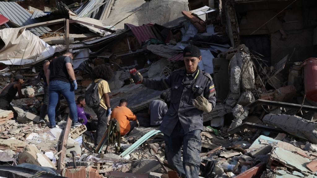 Venezuelan rescue workers La Guaira earthquake