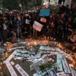Crowd of Colombians around a vigil for Dilan Cruz